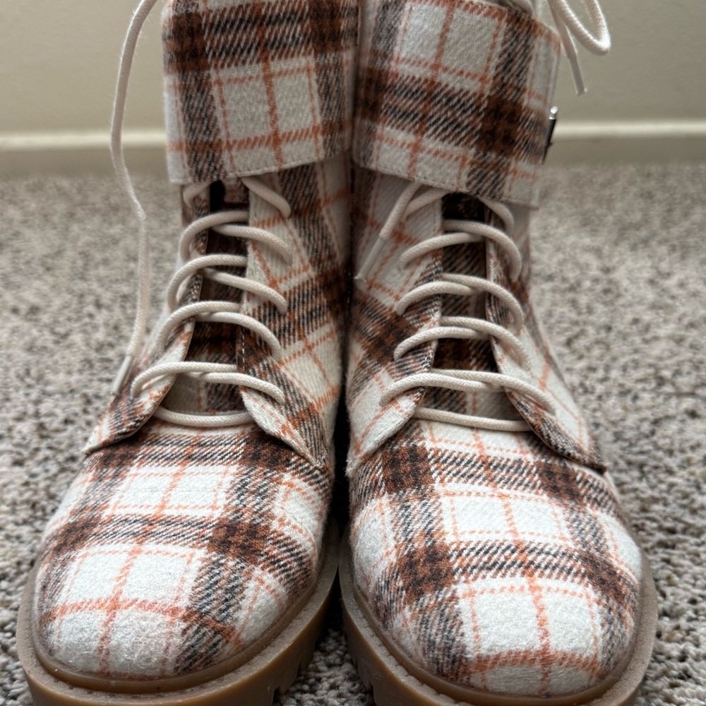 Jessica Simpson Checkered Ankle Boots in Cream and Brown